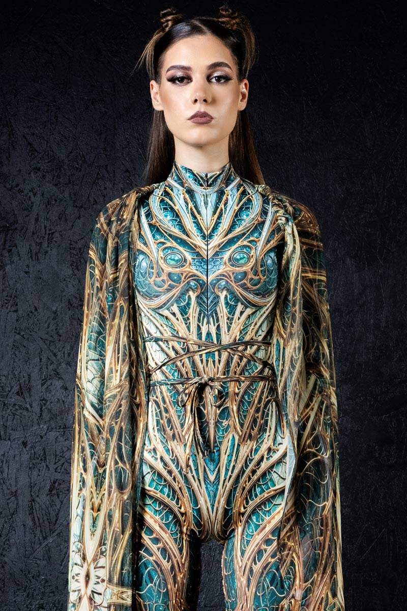 elf-majesty-costume-with-wings-close-view