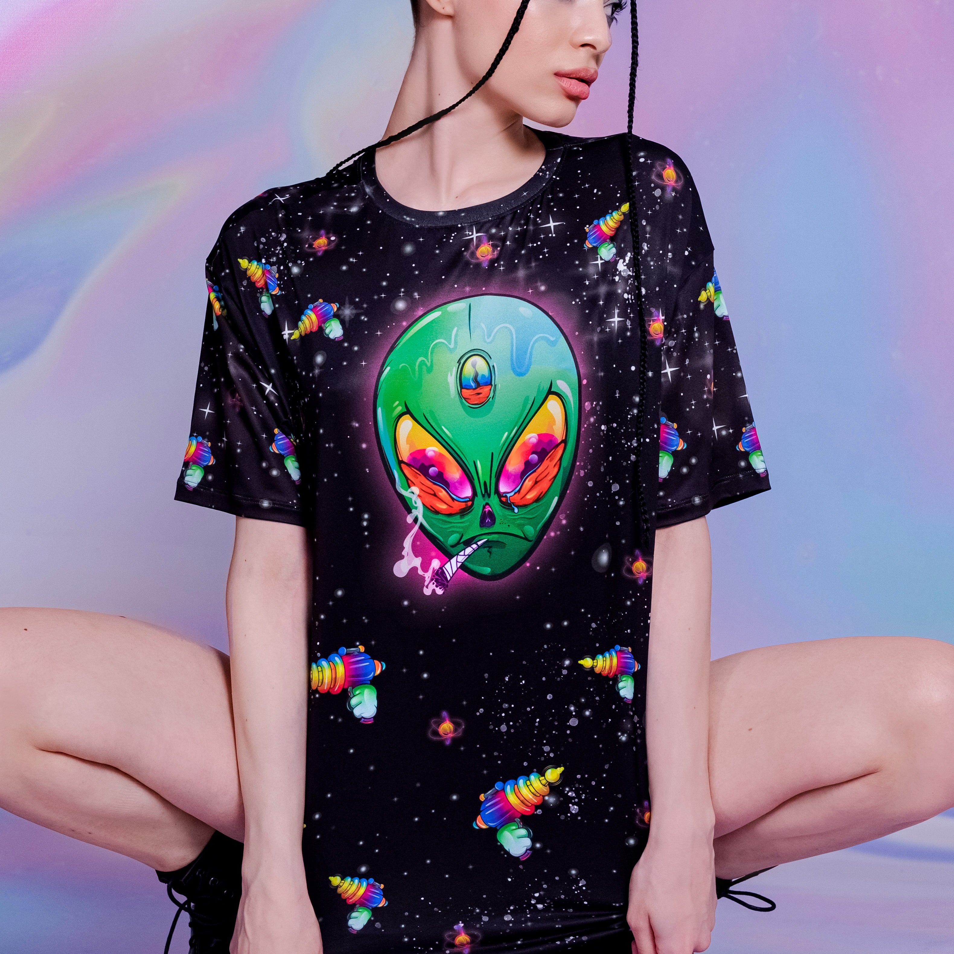 Oversized graphic tee for women with printed smoking alien