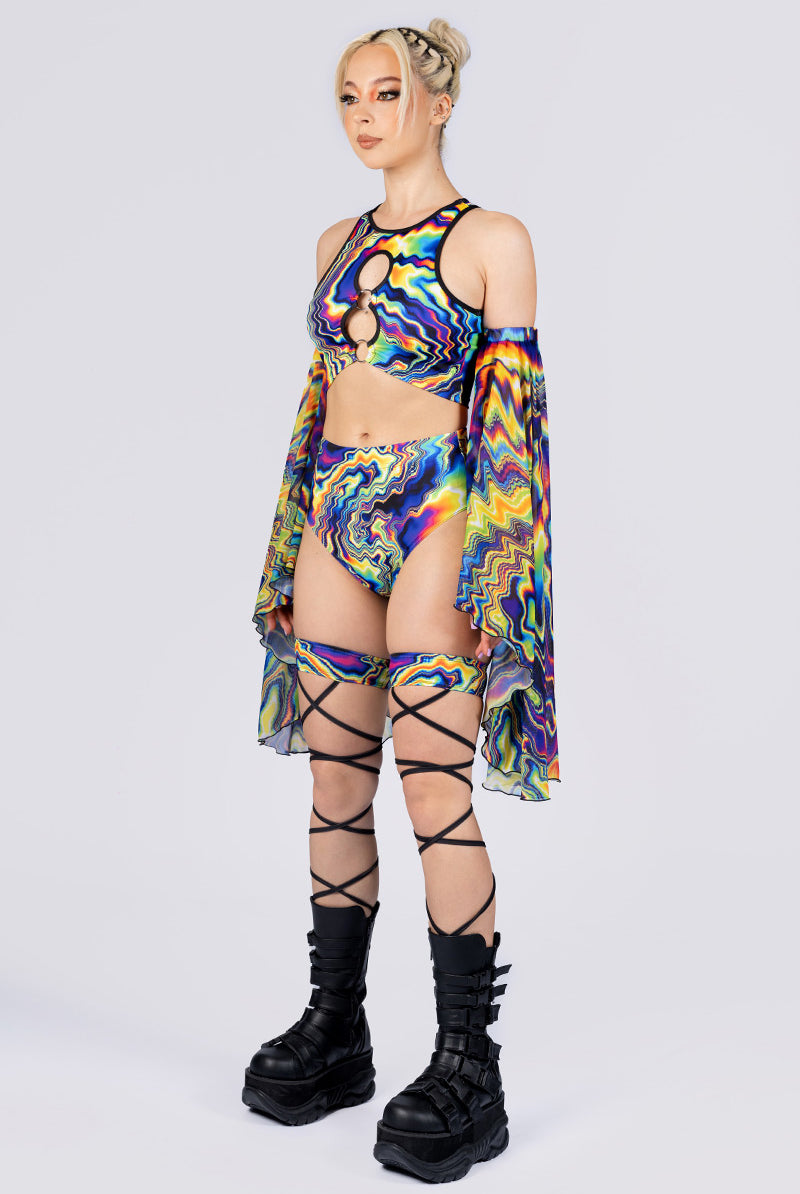 color-warp-keyhole-o-ring-crop-top-side-view