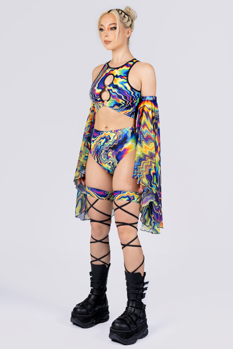 color-warp-keyhole-o-ring-crop-top-side-view