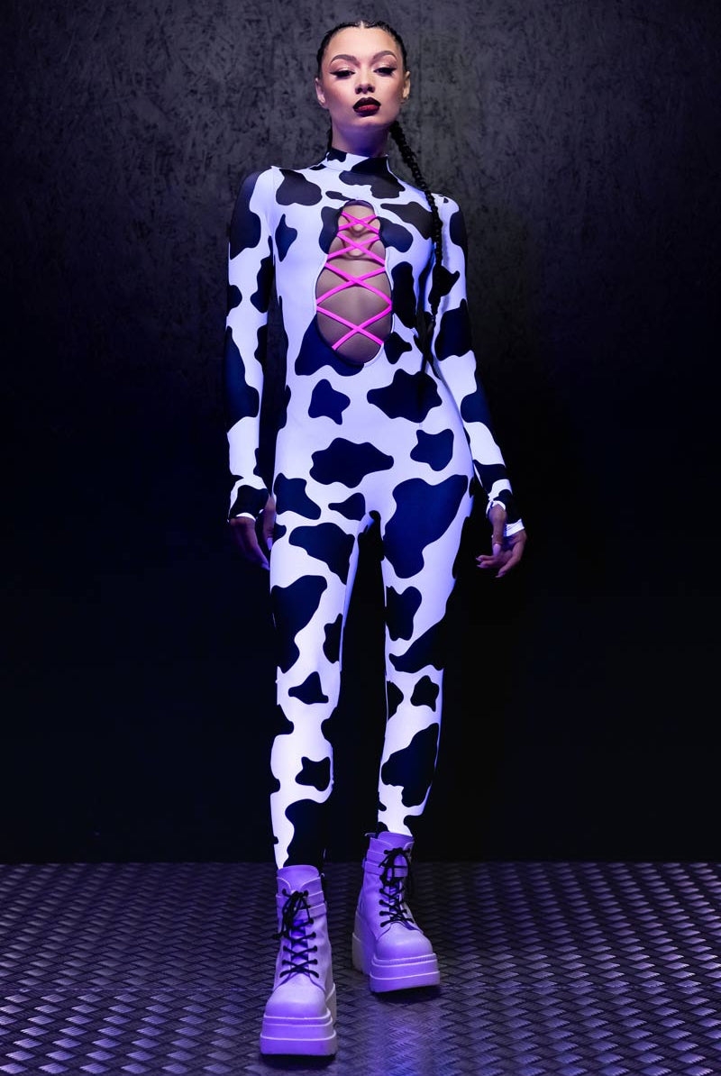 cow-open-front-costume-front-view-uv
