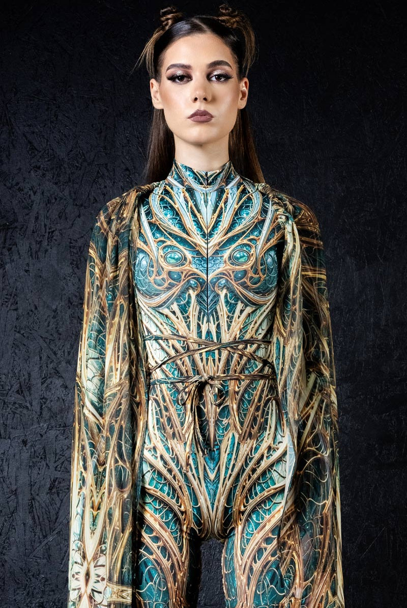 elf-majesty-costume-with-wings-close-view