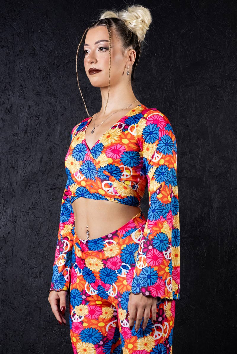 hippie-long-sleeved-tie-knot-crop-top-close-side-view