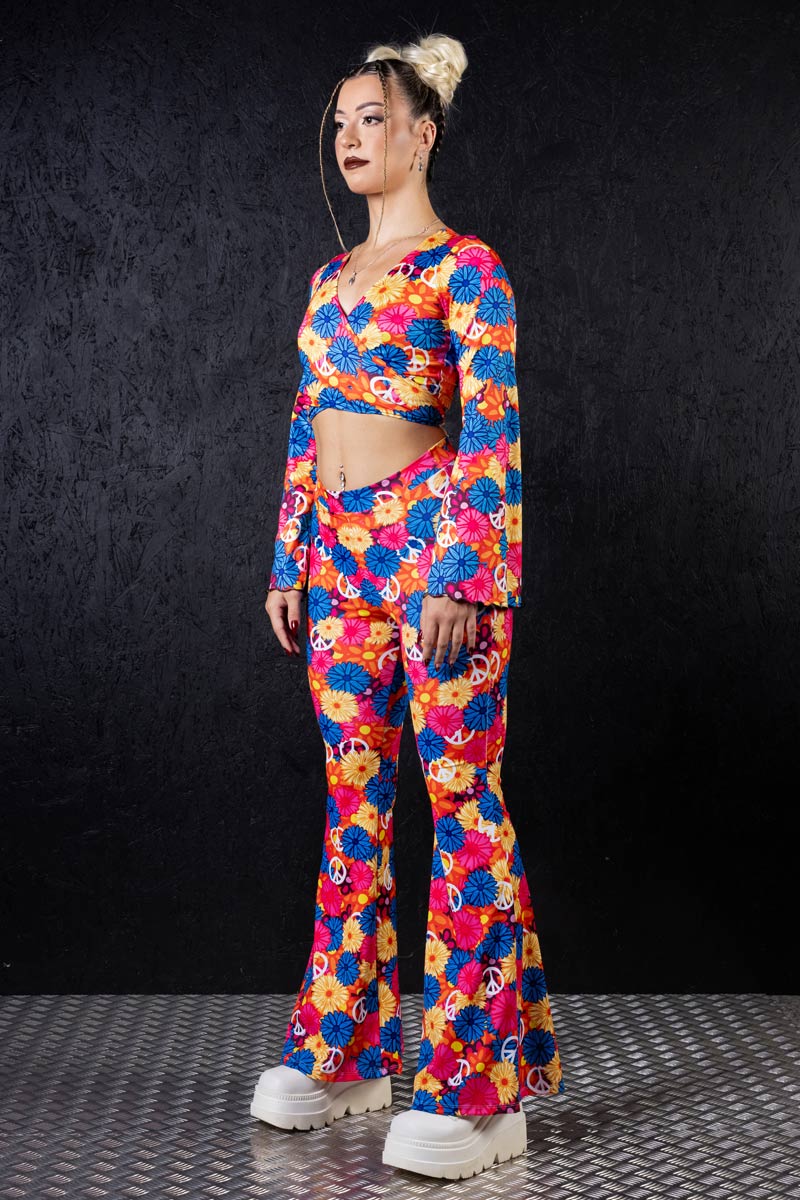 hippie-long-sleeved-tie-knot-crop-top-side-view