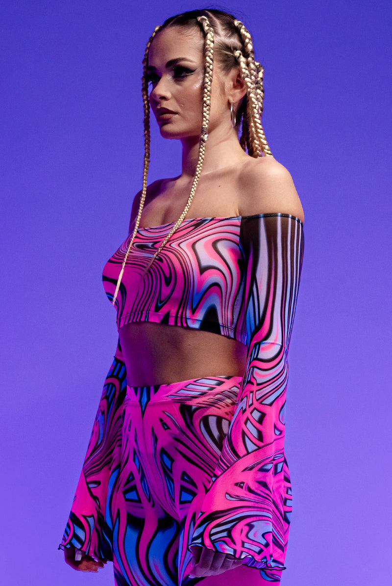 neon-magenta-motion-leggings-set-uv-close-side-view