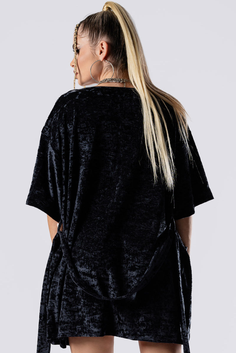 obsidian-muse-robe-close-back-view-black-velvet