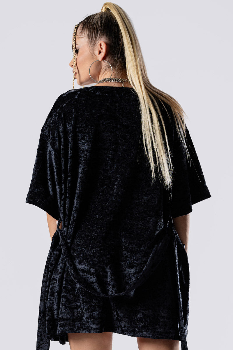 obsidian-muse-robe-close-back-view-black-velvet