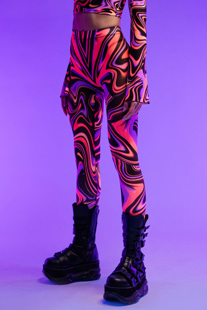 peach-blush-leggings-uv-close-side-view