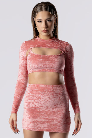 pink-champagne-long-sleeve-crop-top-pink-velvet-close-view