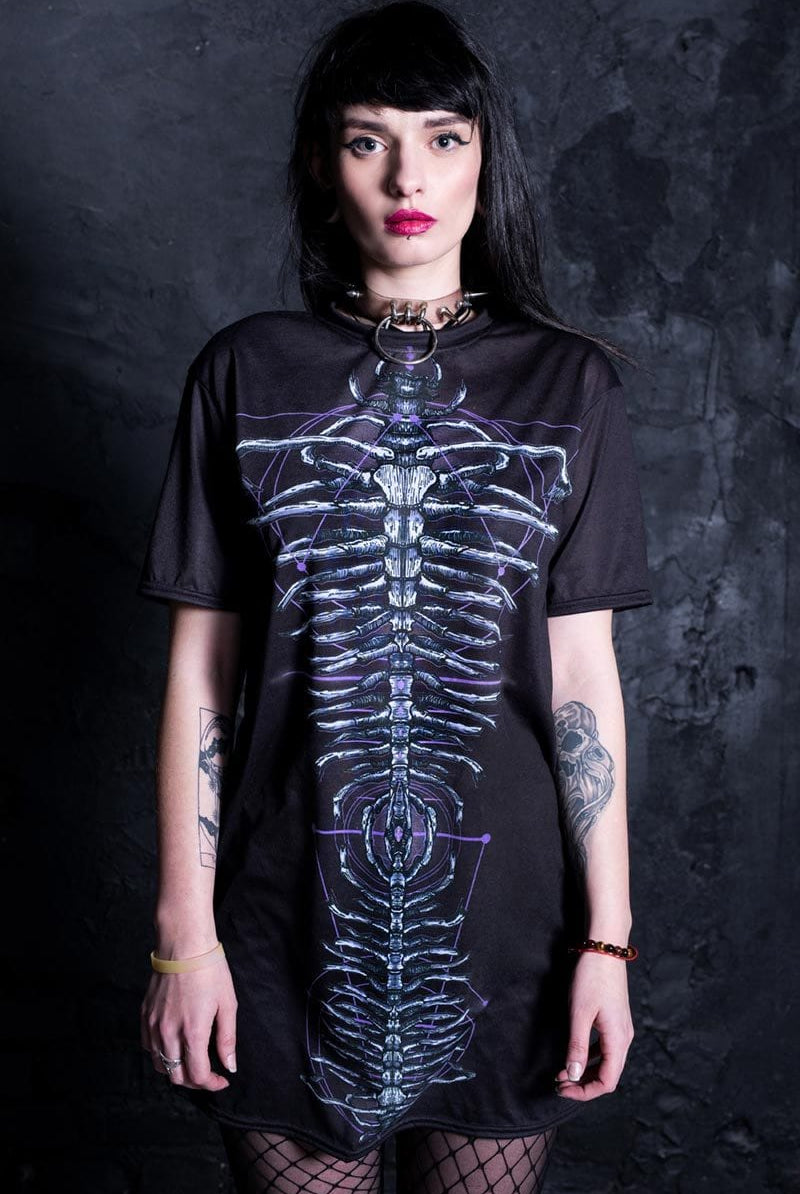 devil-walking-alien-spine-t-shirt